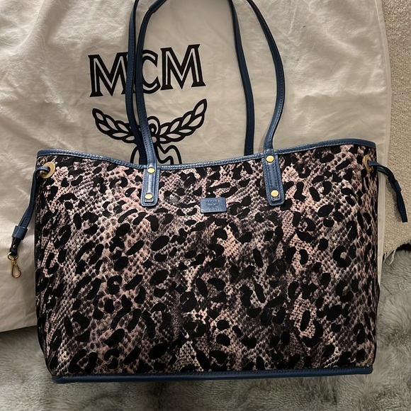 Authentic Mcm Visetos Tote Reversible blue Bag MM size - Picture 17 of 17